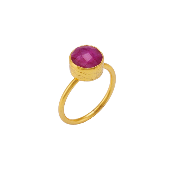 Ring aus Messing, vergoldet, Rubin